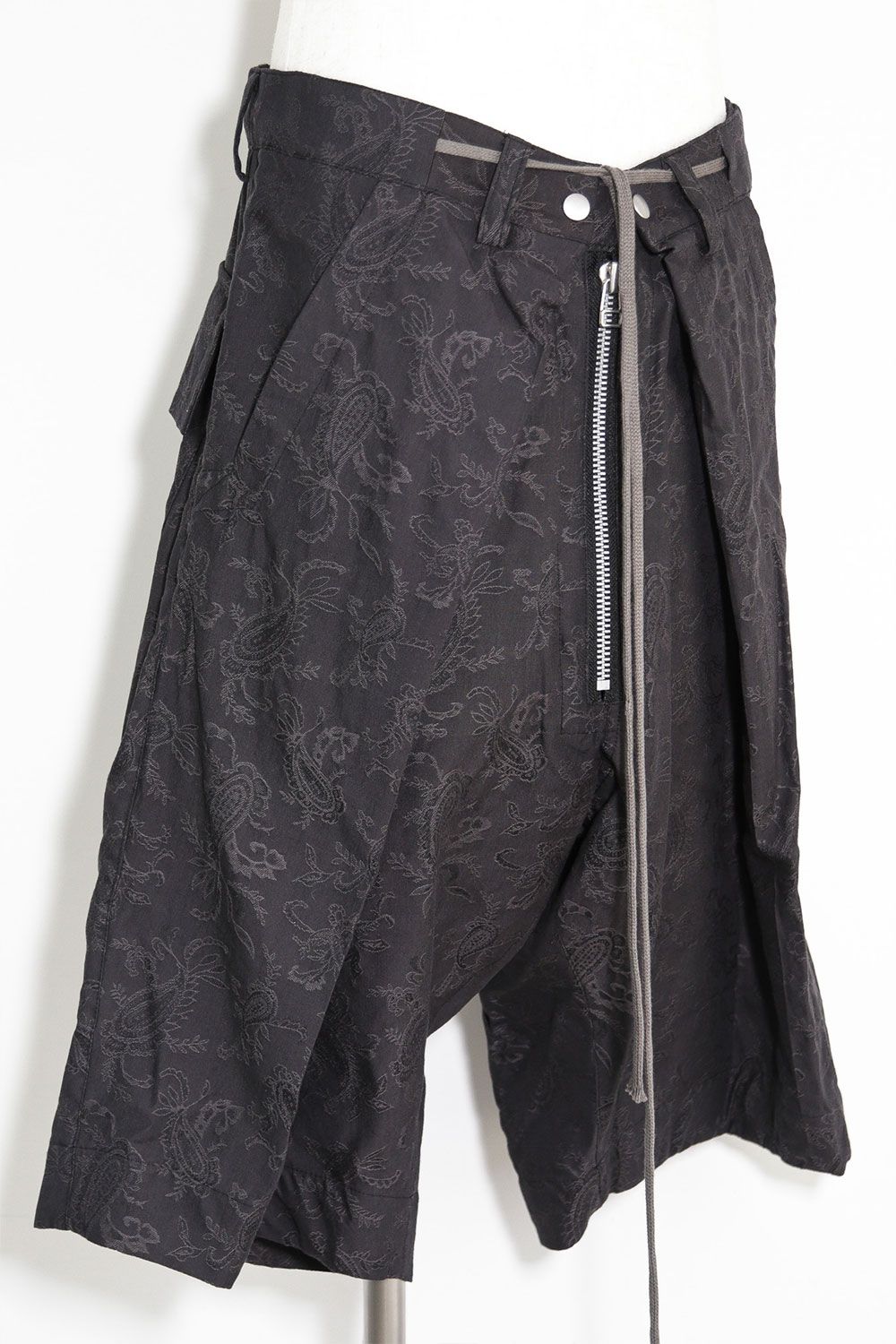 [ラスト1点 サイズ1] ペイズリー袴タックショーツ / Paisley Front Zip Tuck Shorts / ブラック / ag-9061-1