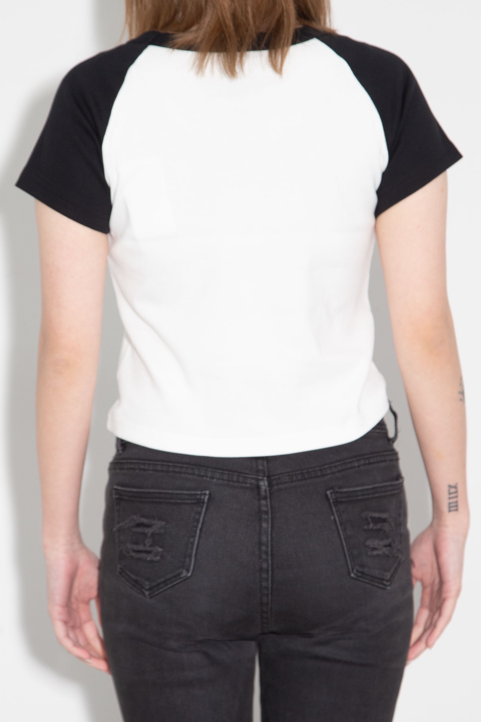 RHINESTONE VERTICAL LOGO RAGLAN S/S BABY TEE / ホワイト