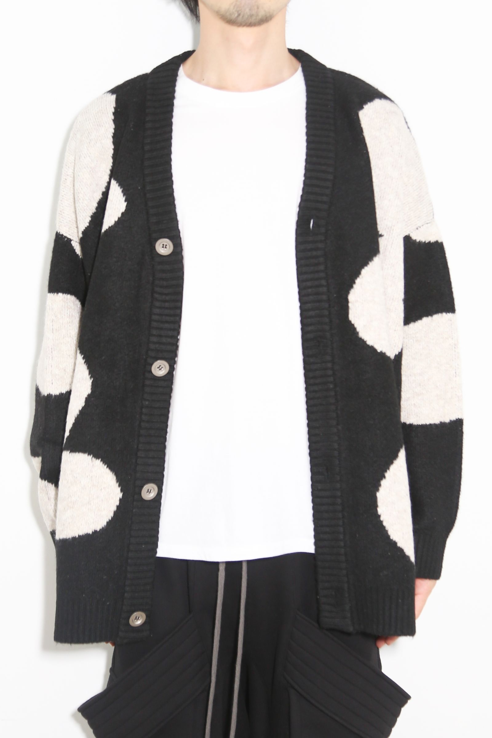 ドット模様オーバーサイズカーディガン / Polka Pattern Knit Cardigan / ブラック×ベージュ / ag-8010