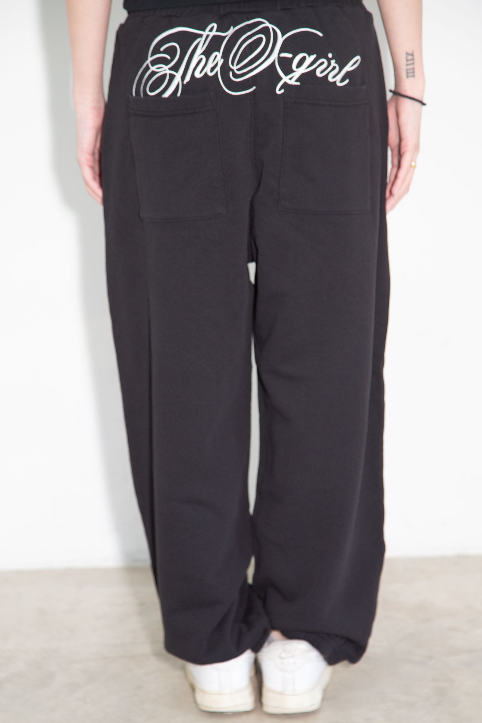 [ラスト1点 サイズM] SCRIPT LOGO SWEATPANTS / ブラック