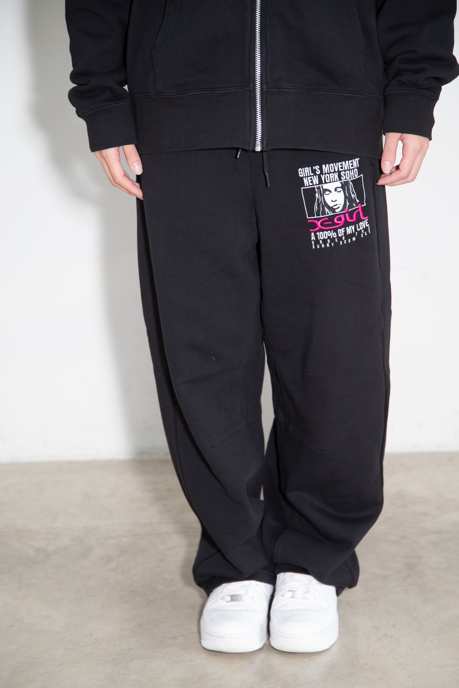 FACE BOX AND MESSAGE SWEATPANTS / ブラック