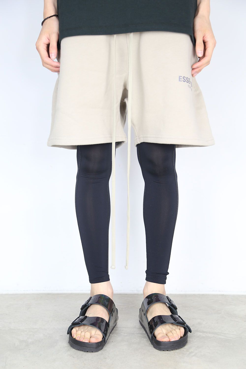 REFLECTOR LOGO SWEAT SHORTS / タン
