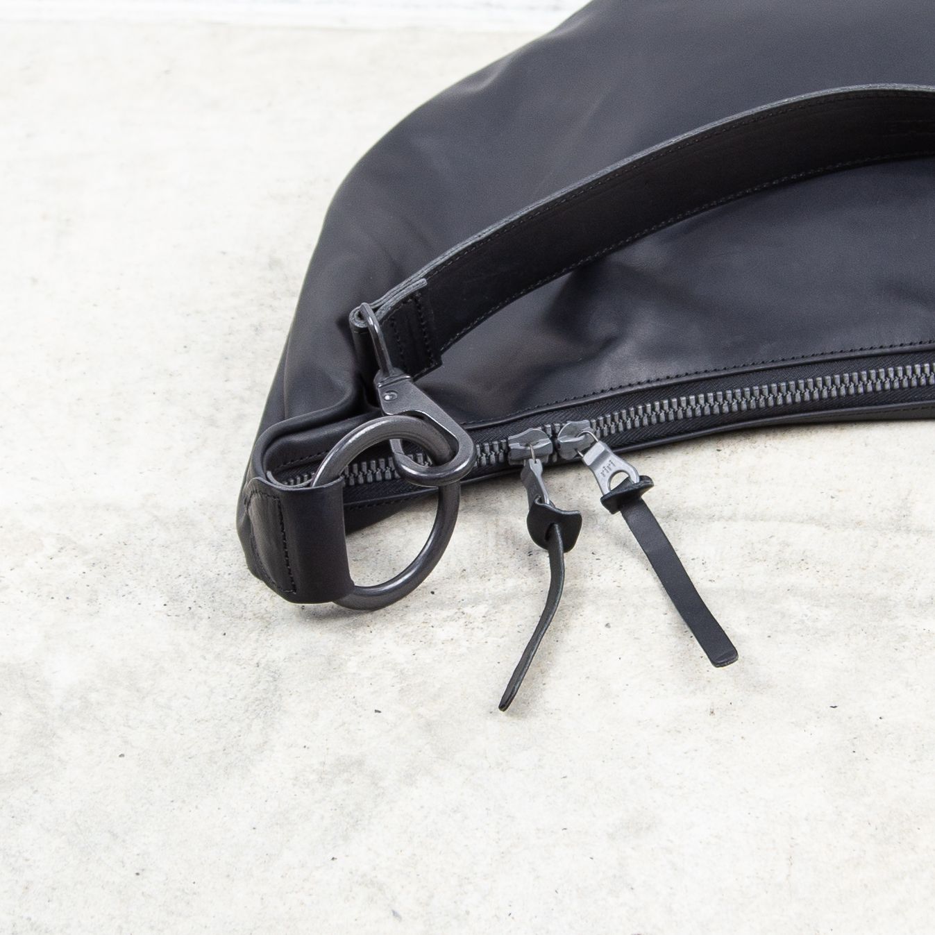 ISAMU KATAYAMA BACKLASH - GUIDI CALF SHOULDER BAG【LARGE