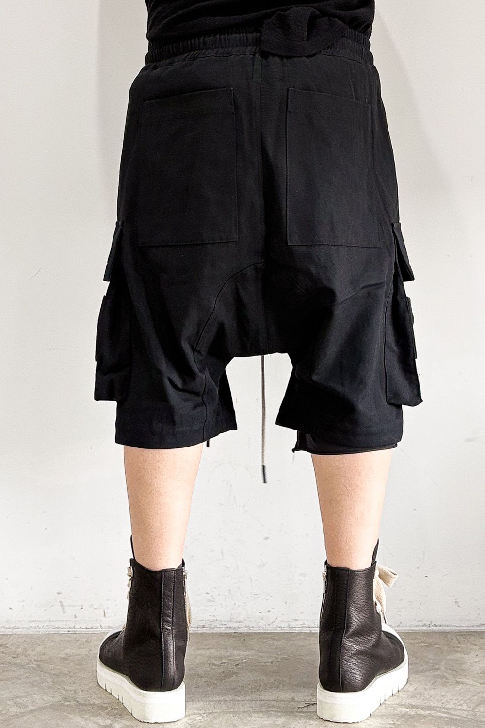 CARGO SHORTS / ブラック