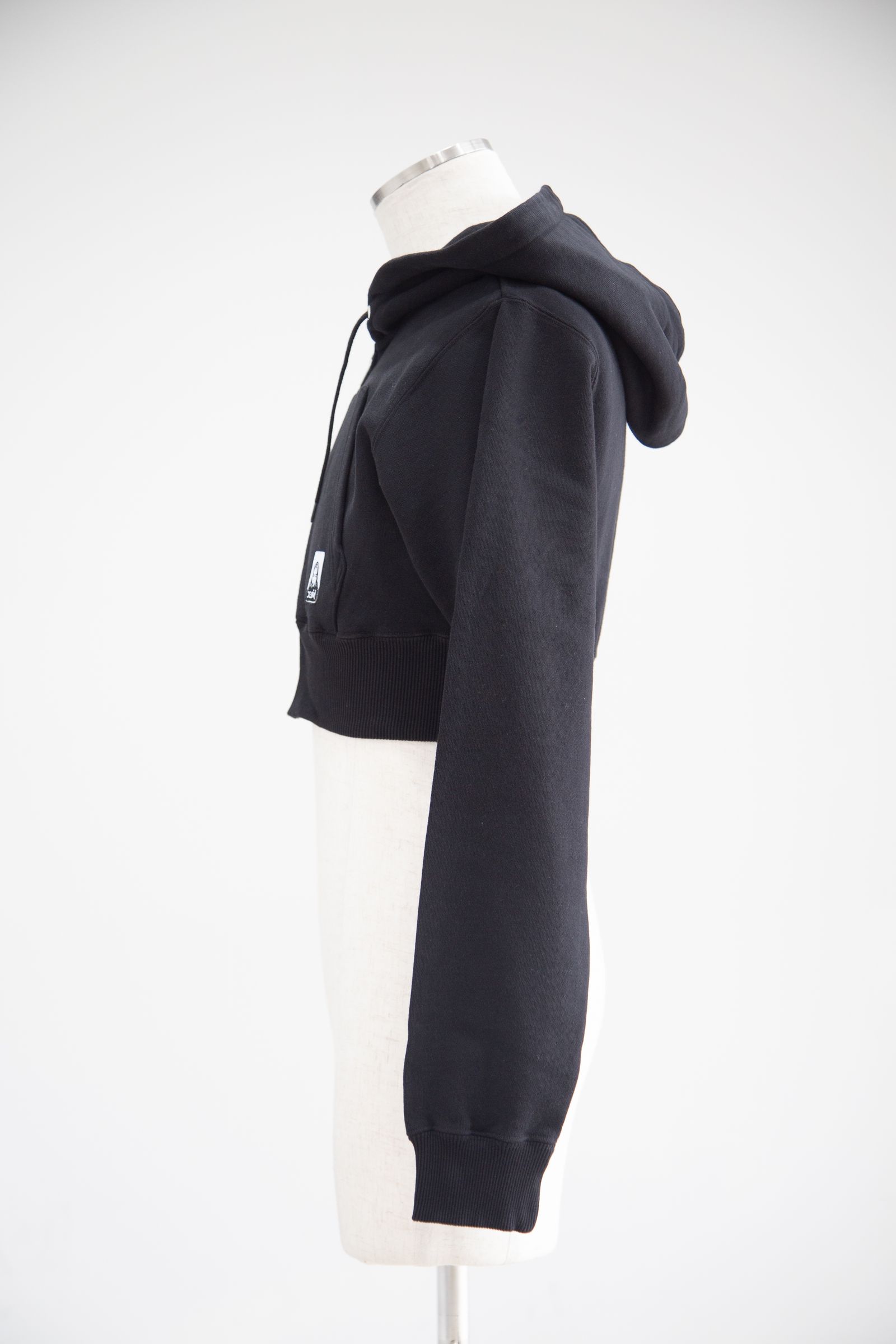 [ラスト1点 サイズS] FACE COMPACT ZIP UP HOODIE / ブラック