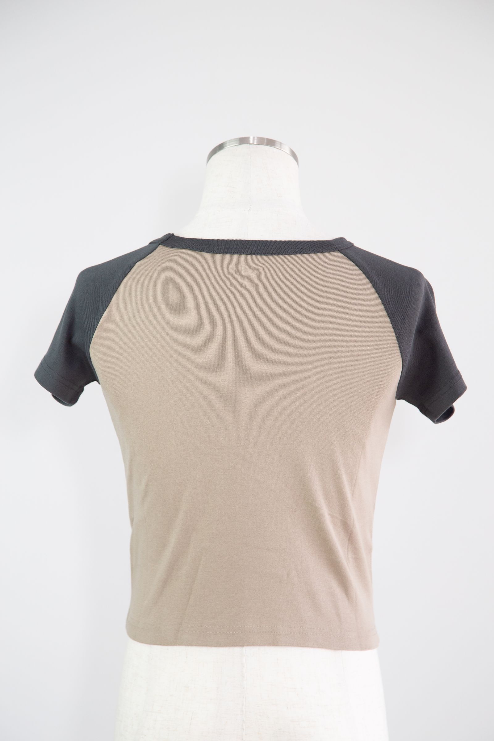 RHINESTONE ROMAN TYPE LOGO RAGLAN S/S BABY TEE / ベージュ