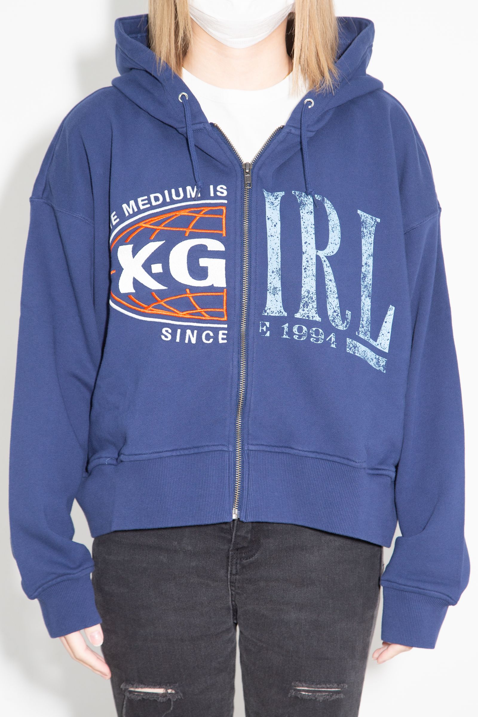 ［ラスト1点 サイズM］PANELED GRAPHIC ZIP UP SWEAT HOODIE / ネイビー