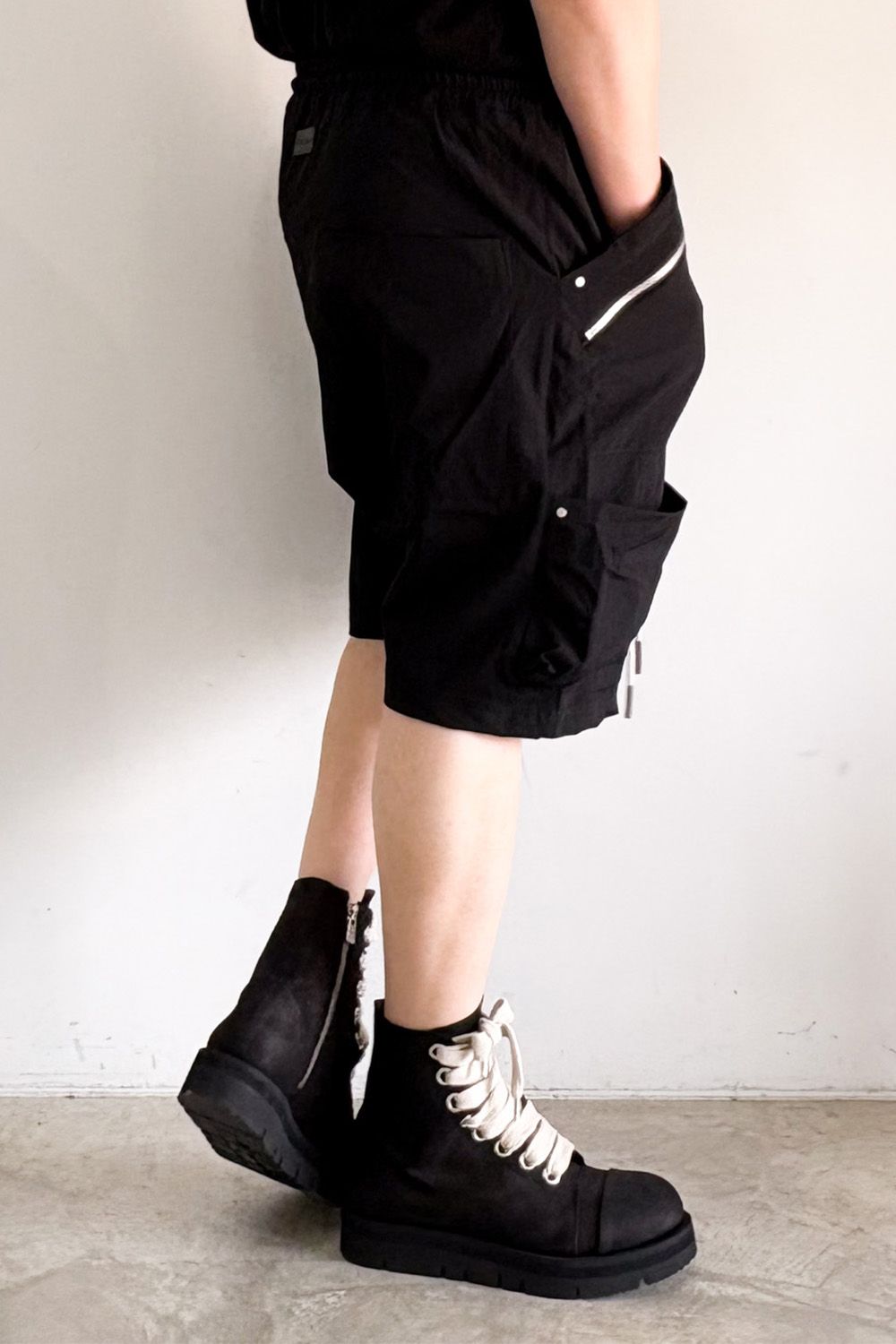 CARGO SHORTS / ブラック
