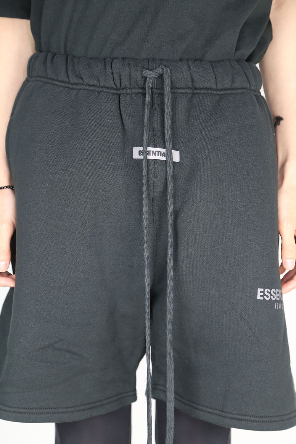 REFLECTOR LOGO SWEAT SHORTS / ブラック