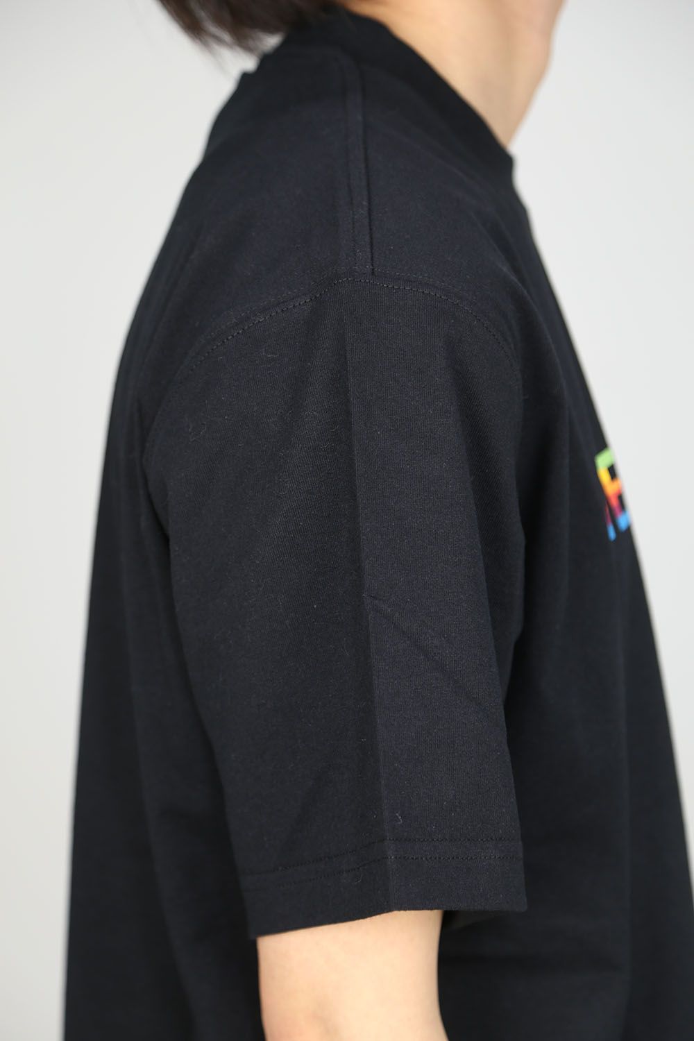 THINK DIFFERENTLY LOGO T-SHIRT / ブラック