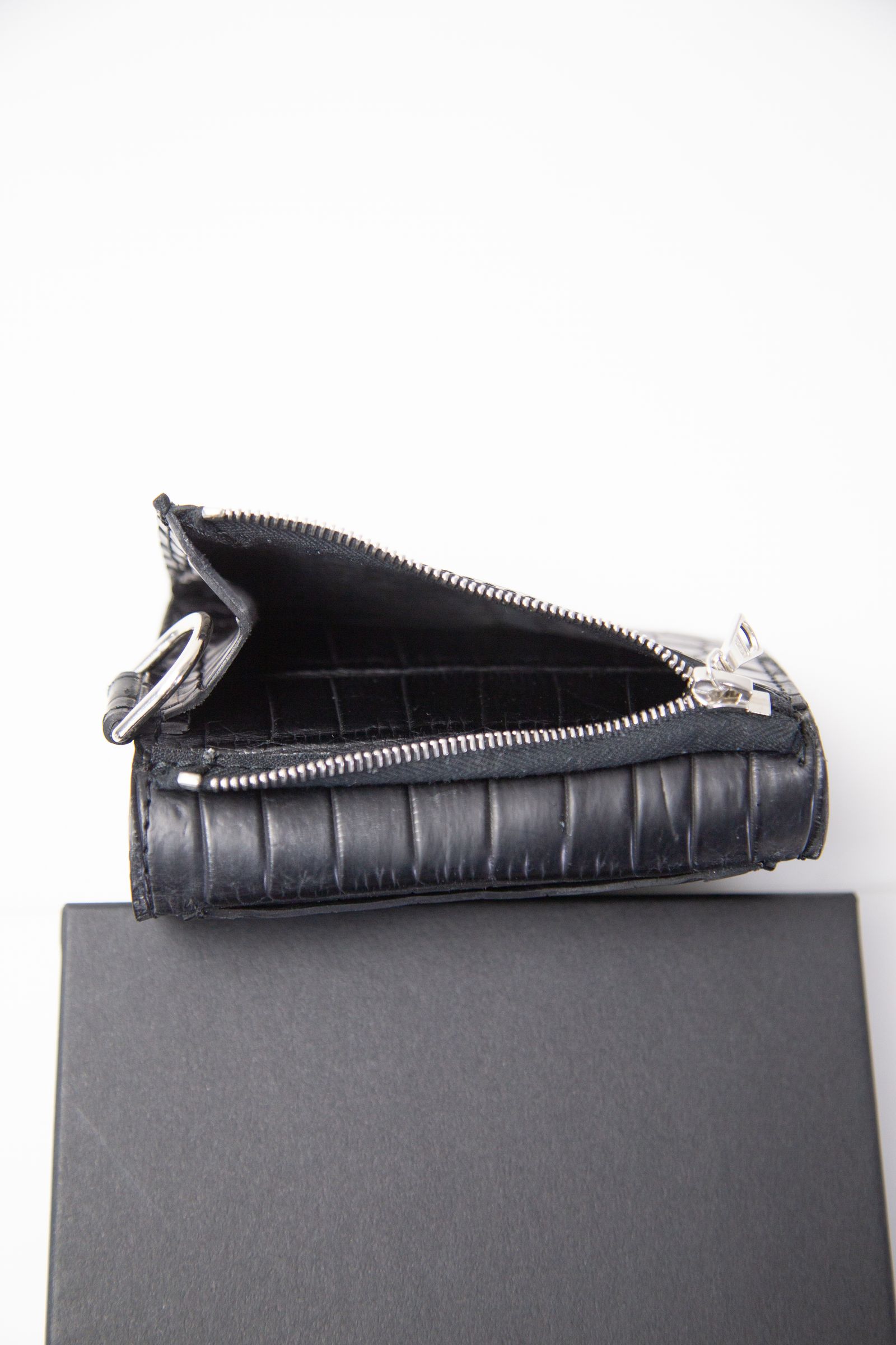 クロコ 札入れ 三つ折り財布 / ブラック