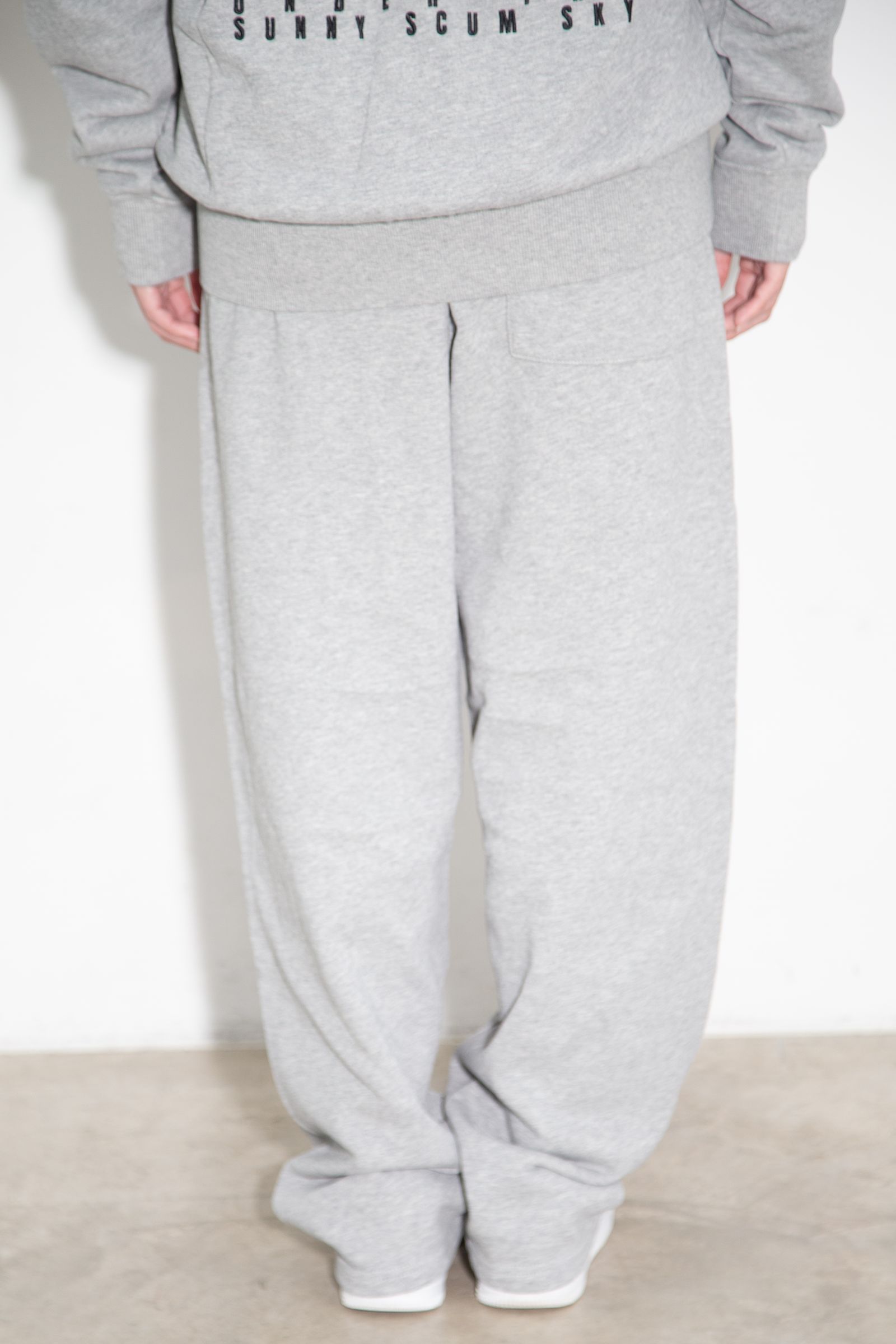 FACE BOX AND MESSAGE SWEATPANTS / アッシュ