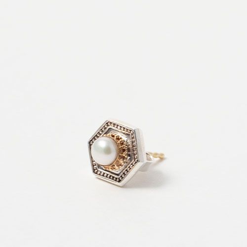 Cyclades Small Stud Polygon Earrings（Pearl） / GA006