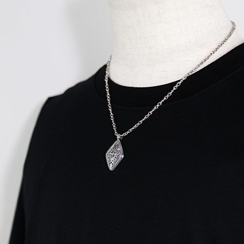 Garden Shadows Kite Pendant / GP010