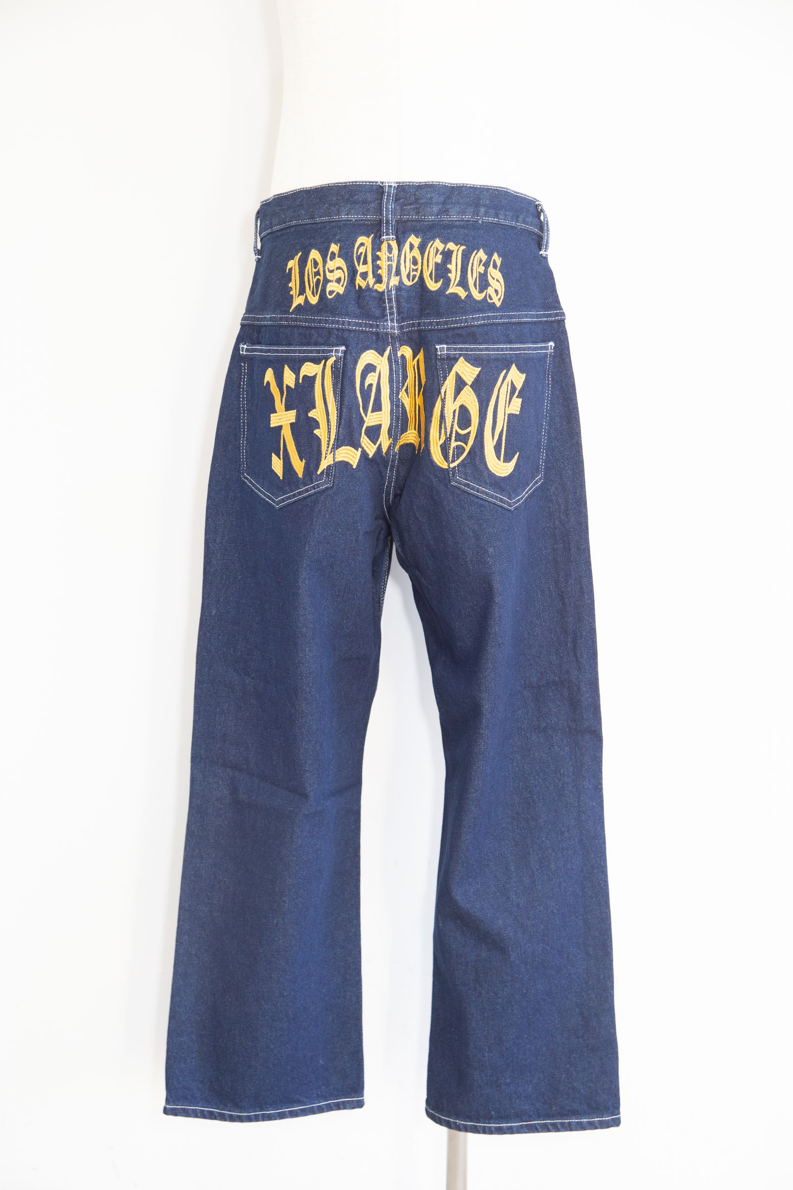 XLARGE - OLD ENGLISH LOGO DENIM PANTS / ブラック | Tempt