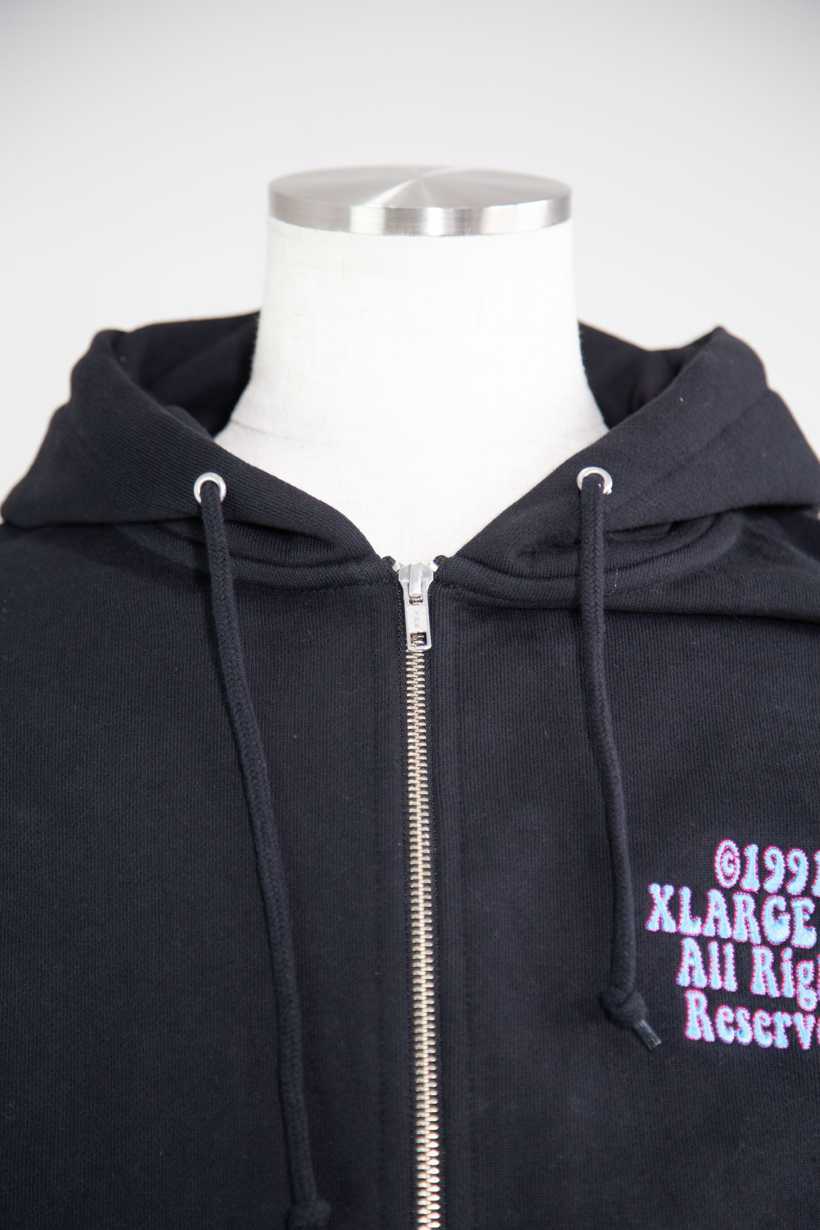 XLARGE - DAISY ZIP HOODED SWEAT / ブラック | Tempt