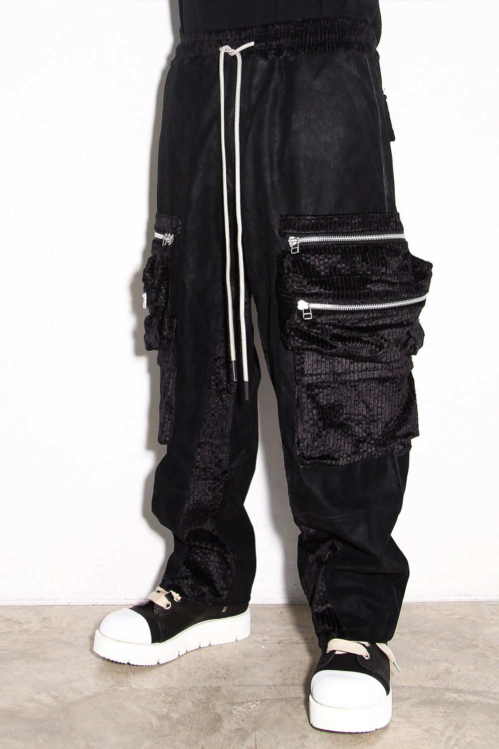 シンセティックレザーカーゴワイドパンツ / CARGO WIDE PANTS / ブラック / ag-12057