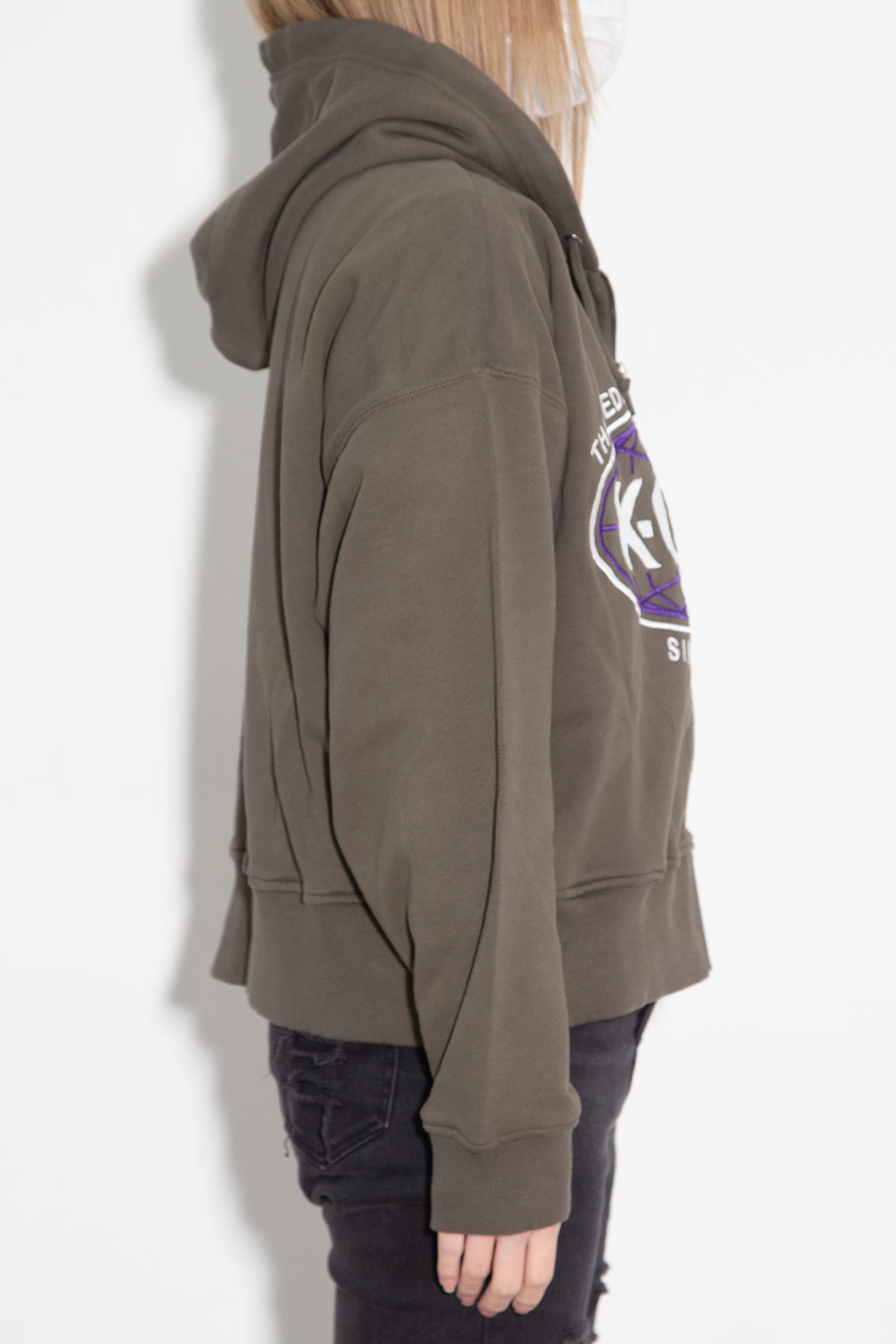 ［ラスト1点 サイズM］PANELED GRAPHIC ZIP UP SWEAT HOODIE / オリーブ