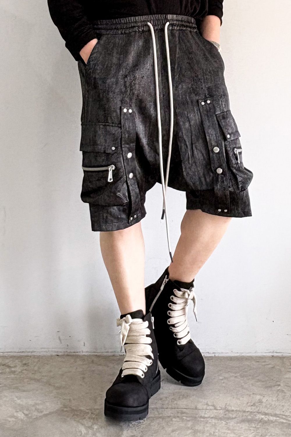 CARGO SHORTS / ブラック