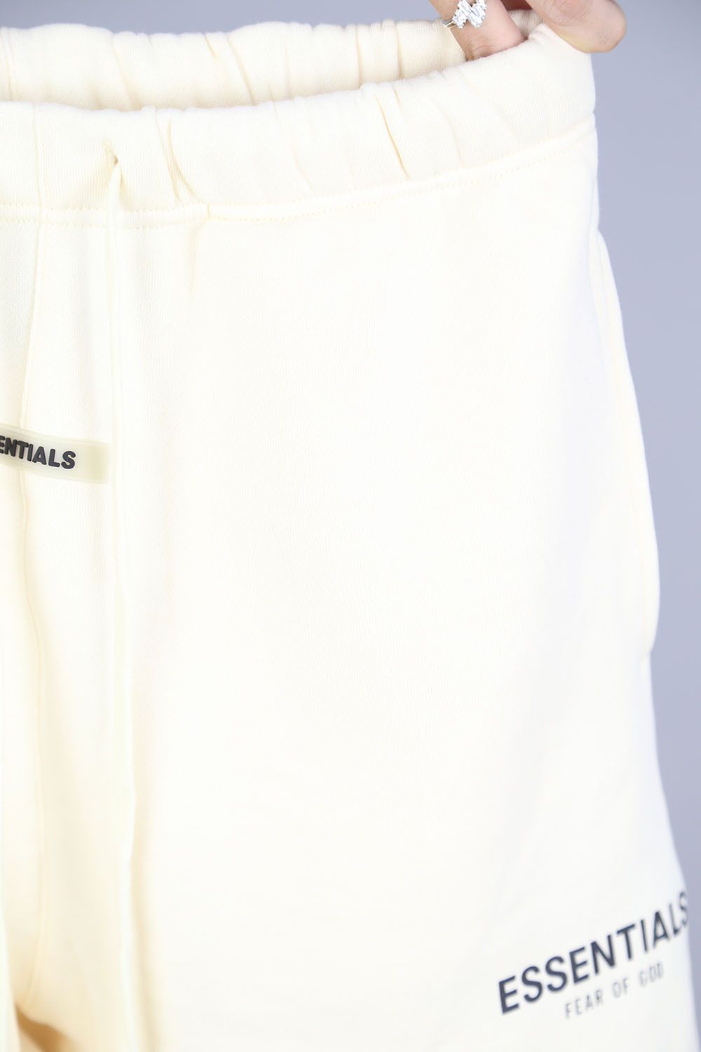 RUBBER TAG PRINT SWEAT SHORTS / クリーム