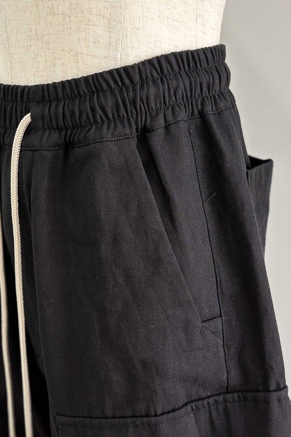 CARGO SHORTS / ブラック