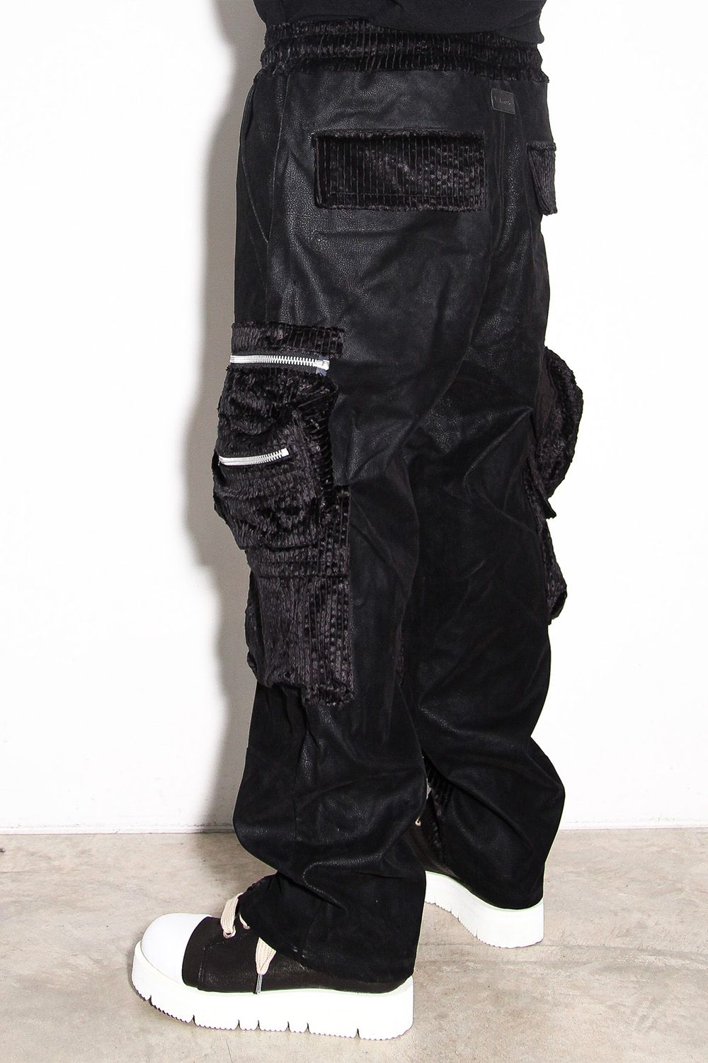 シンセティックレザーカーゴワイドパンツ / CARGO WIDE PANTS / ブラック / ag-12057