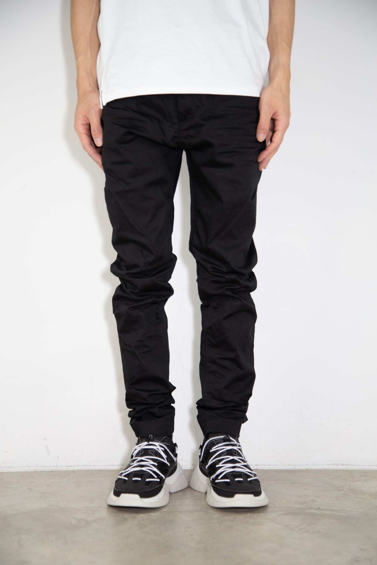 LIGHT CRASH JEANS / ソリッドブラック