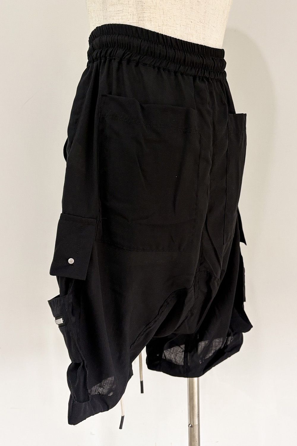 CARGO SHORTS / ブラック