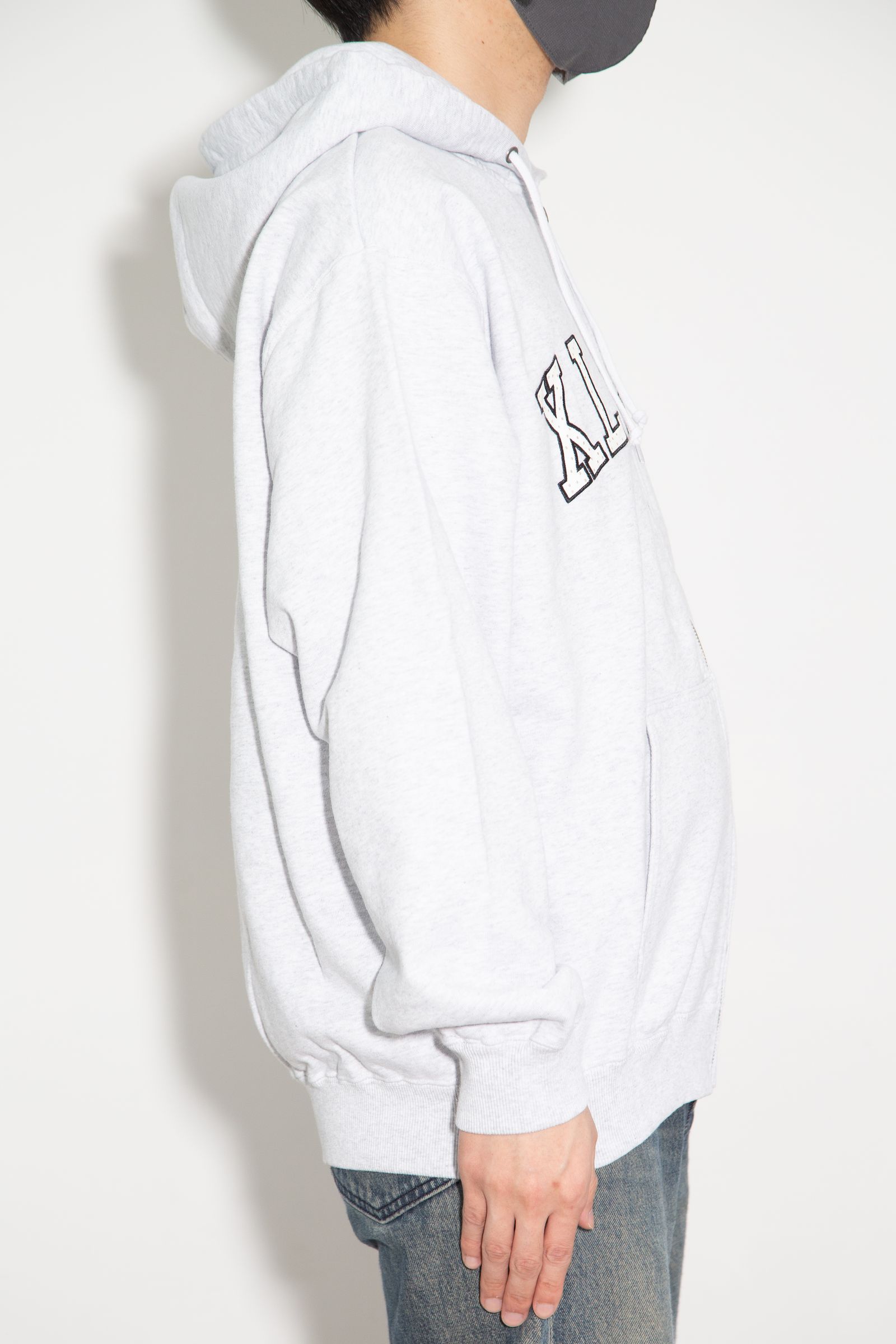 PERFORATED LEATHER LOGO ZIP UP HOODED SWEATSHIRT / アッシュ