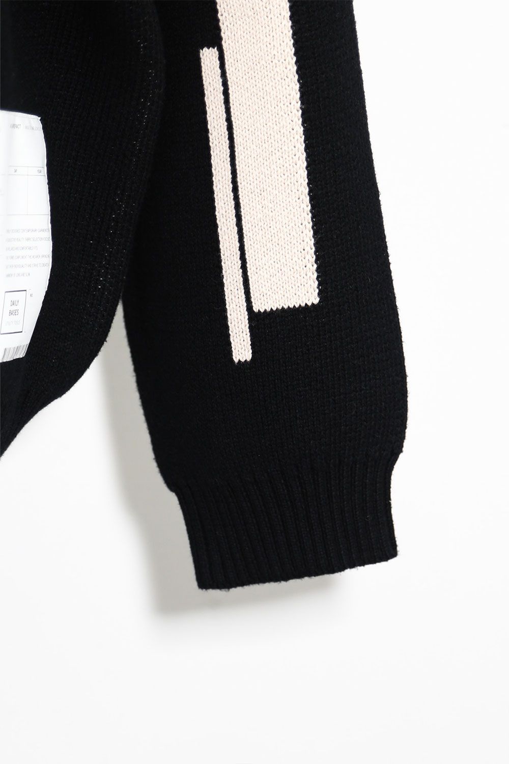 ジオメトリックパターンニット / Geo Pattern Knit Top / ブラック×アイボリー