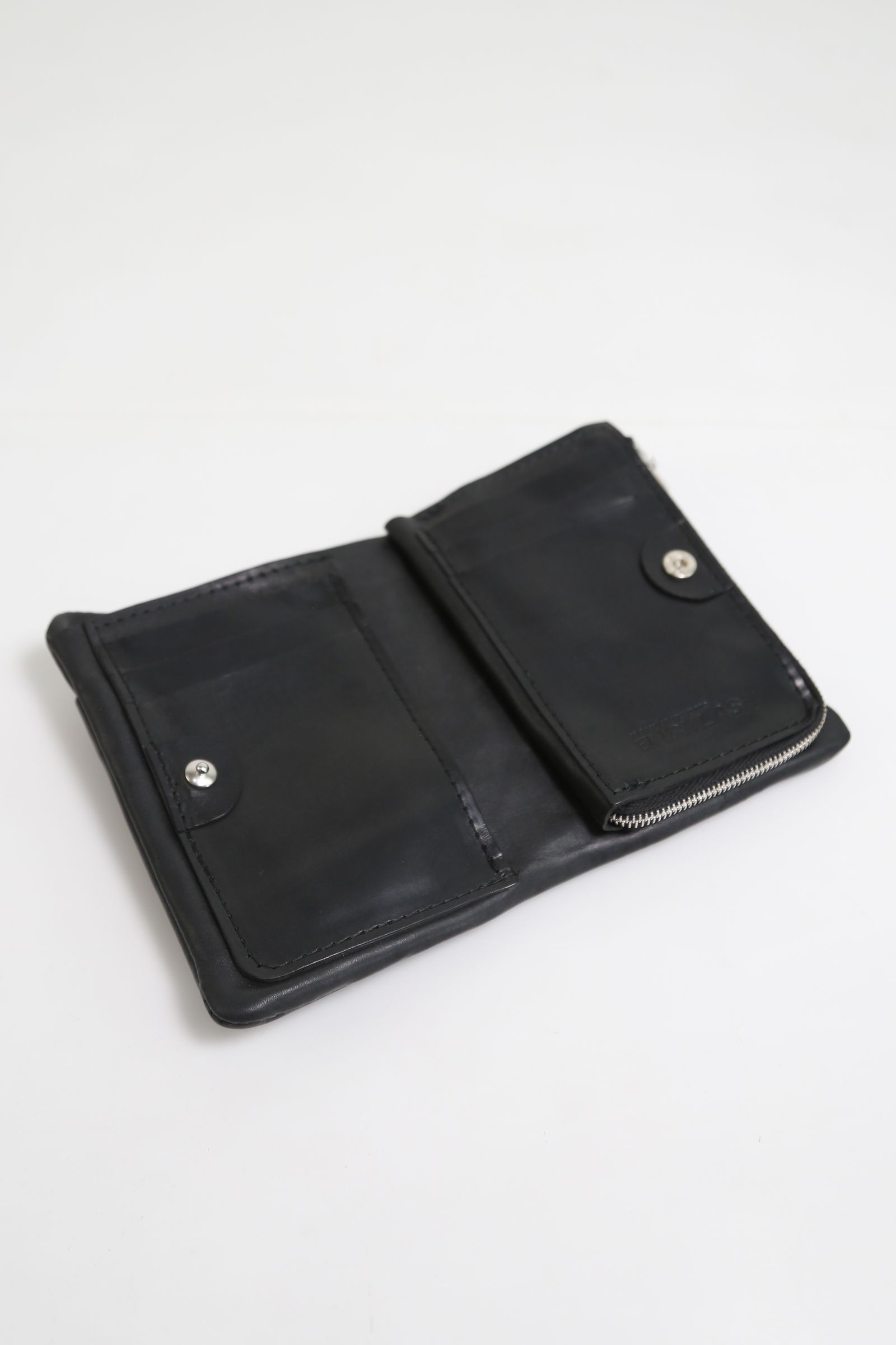 ISAMU KATAYAMA BACKLASH - GUIDI CALF COMPACT MULTI WALLET / ブラック | Tempt