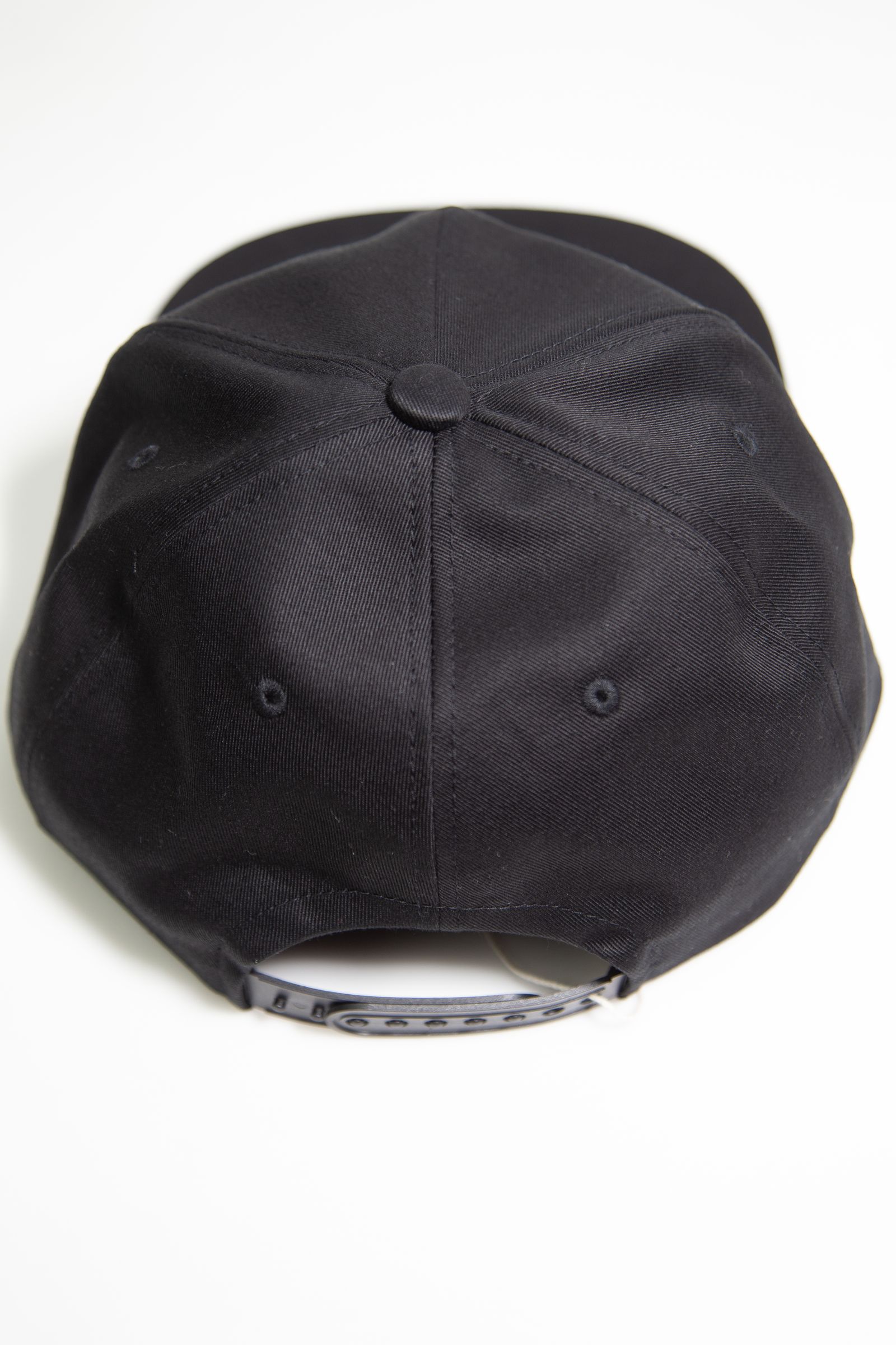 [購入は1人1点まで] FIRE BEAR MAGAZINE刺繍 キャップ / ブラック