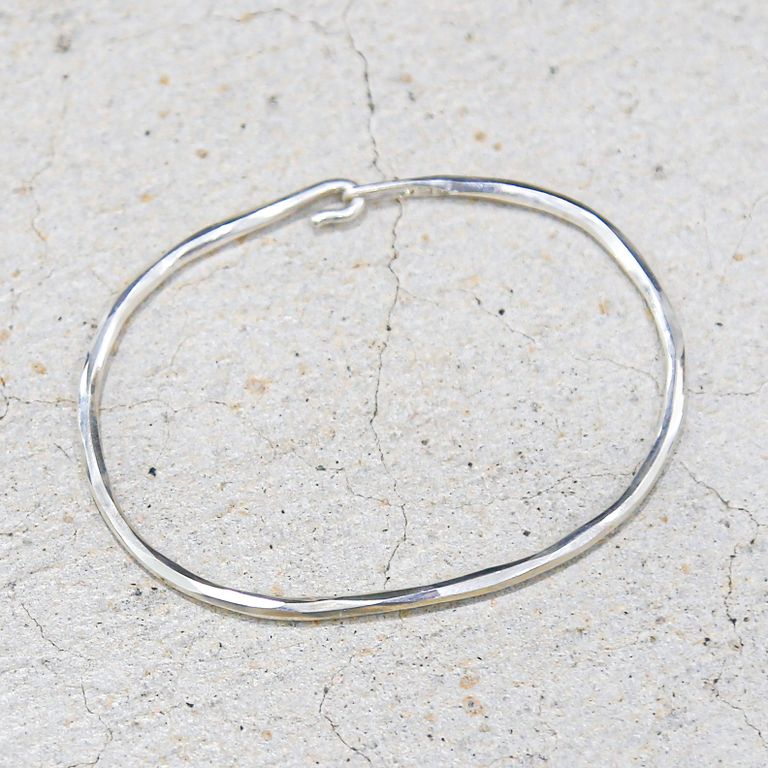 WERKSTATT:MUNCHEN - bangle hook hammered | Tempt
