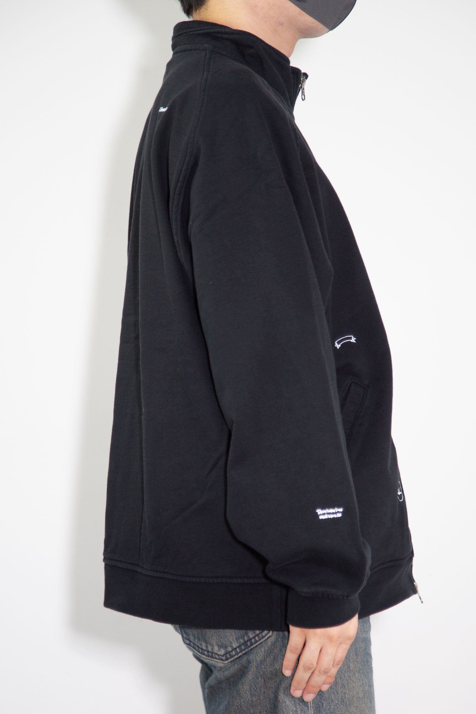 MULTI EMBROIDERY SWEAT ZIP-UP / ブラック