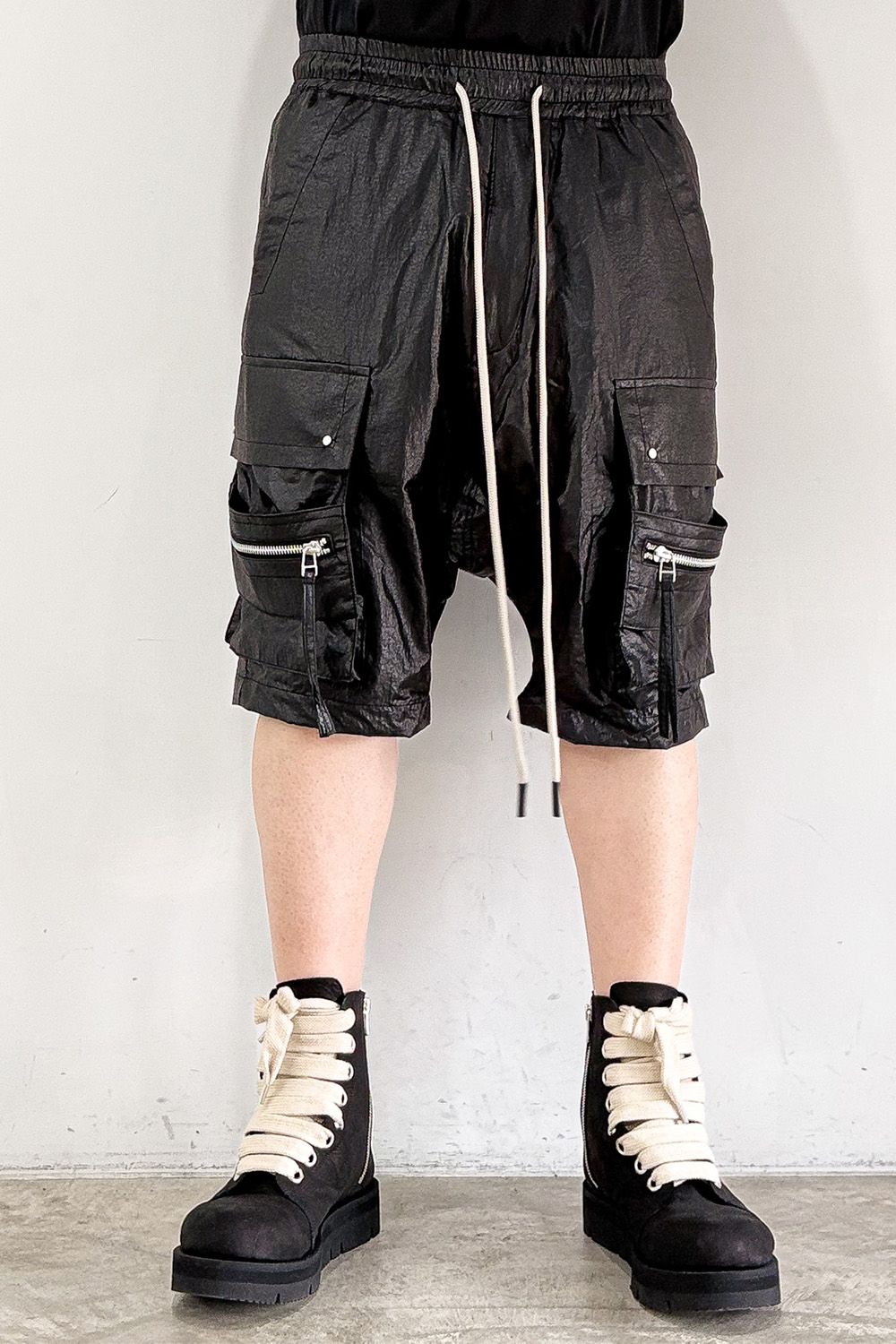 CARGO SHORTS / ブラック
