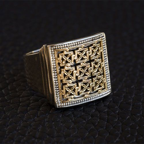 Monastiraki Cross Pattern Square Ring / GR001