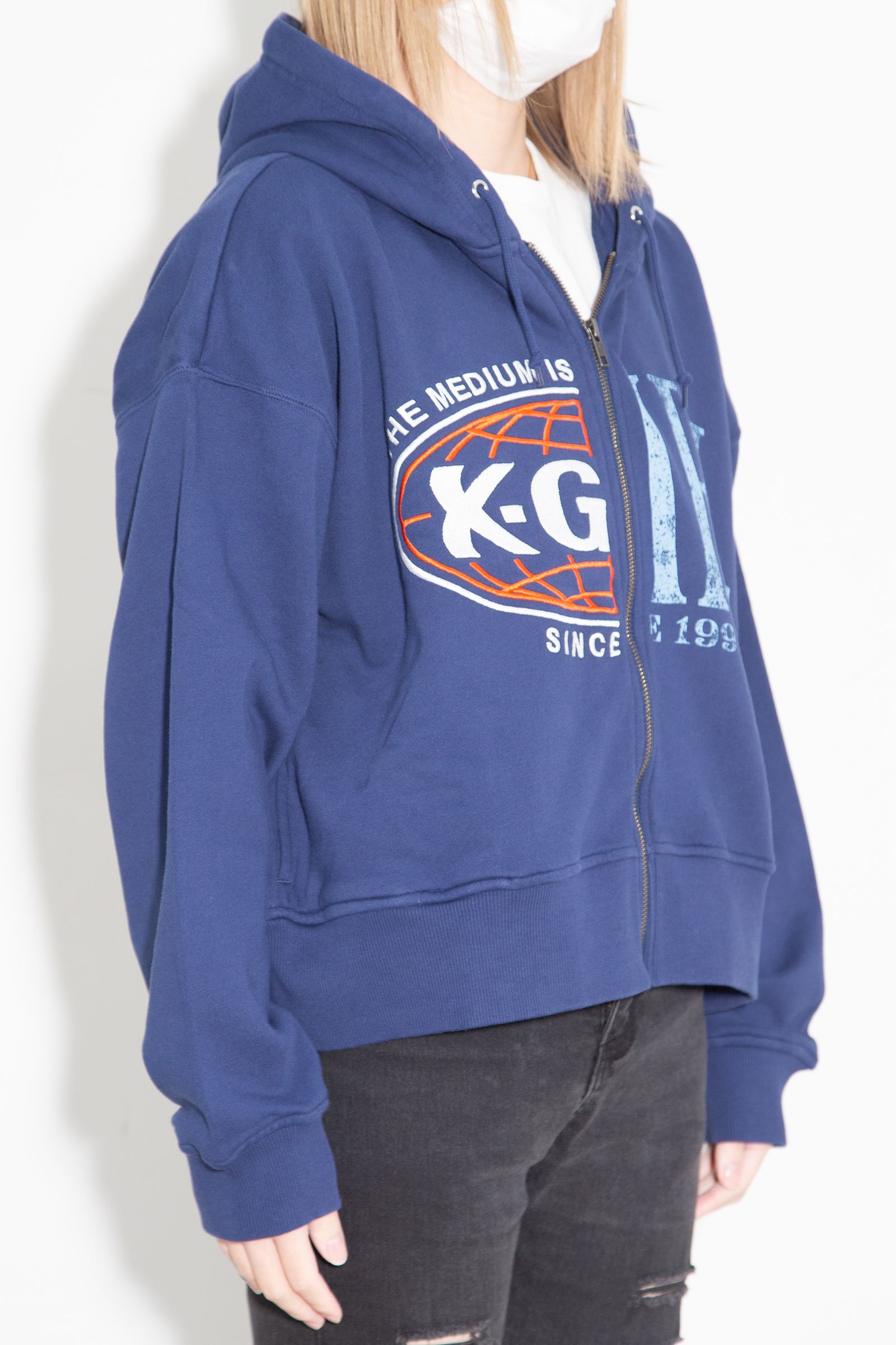 ［ラスト1点 サイズM］PANELED GRAPHIC ZIP UP SWEAT HOODIE / ネイビー