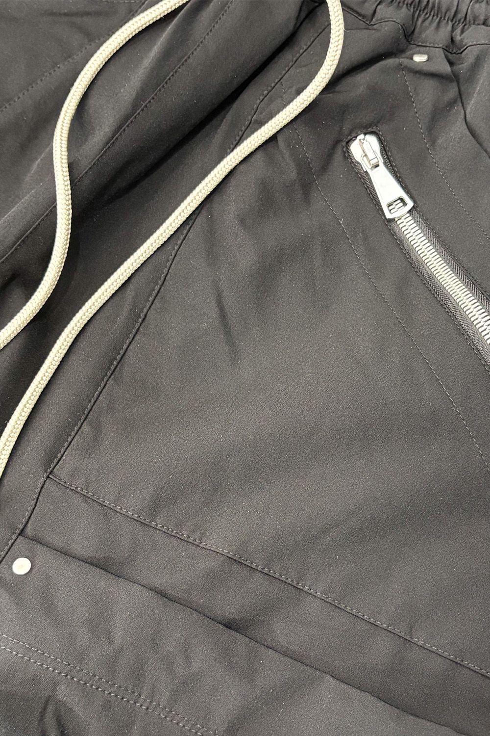 CARGO SHORTS / ブラック