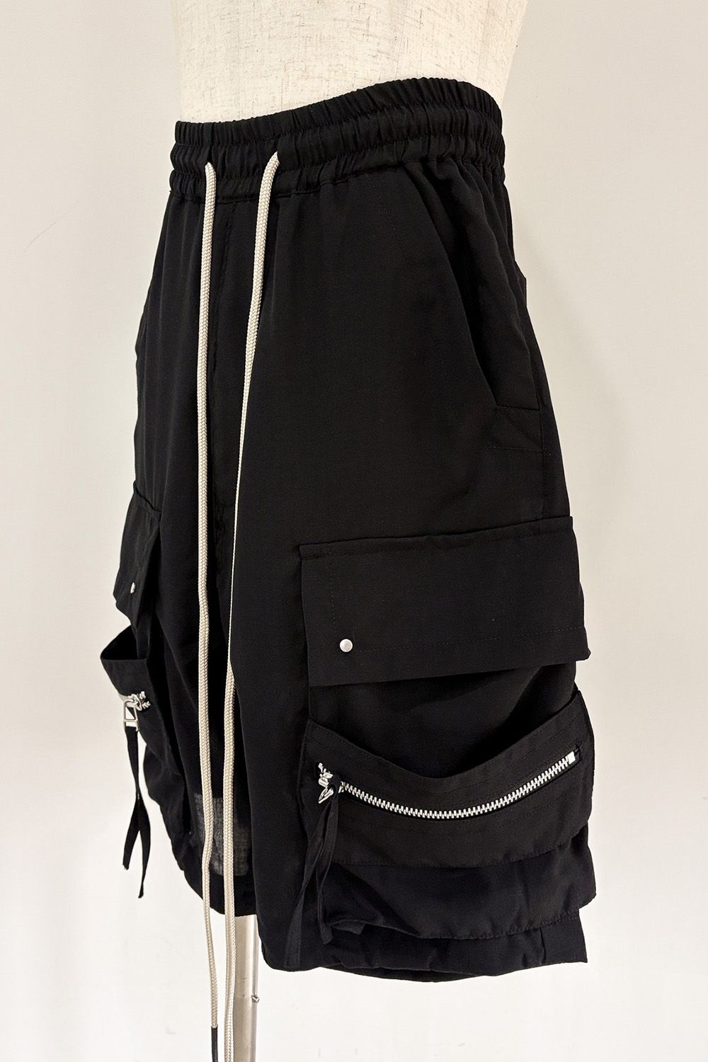 CARGO SHORTS / ブラック