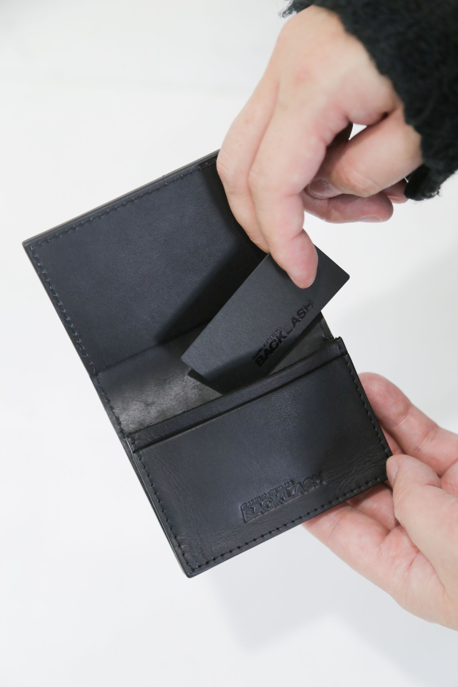 ISAMU KATAYAMA BACKLASH - ELEPHANT CARD CASE / ブラック | Tempt