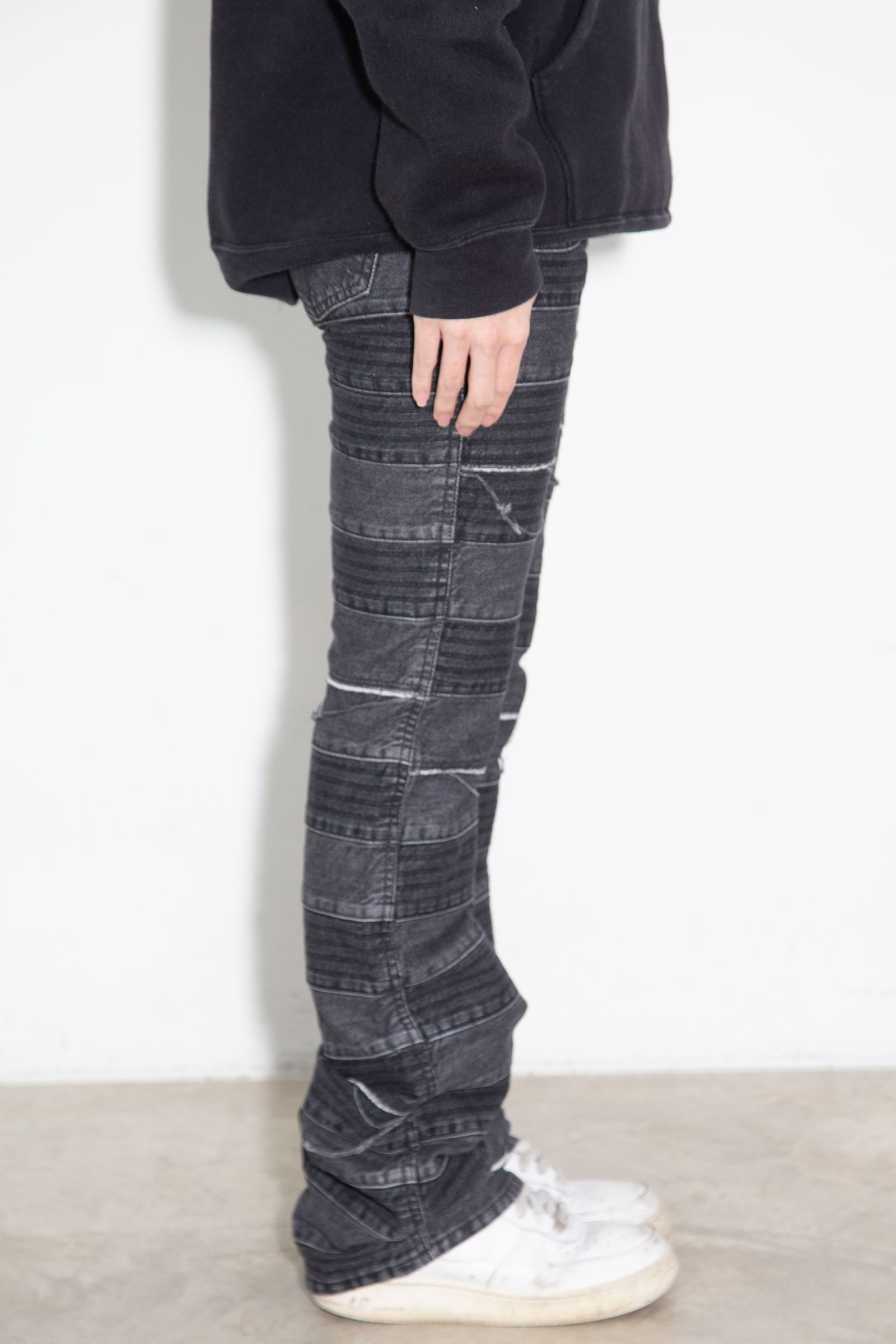 スクラッチフレアデニムパンツ / ブラック