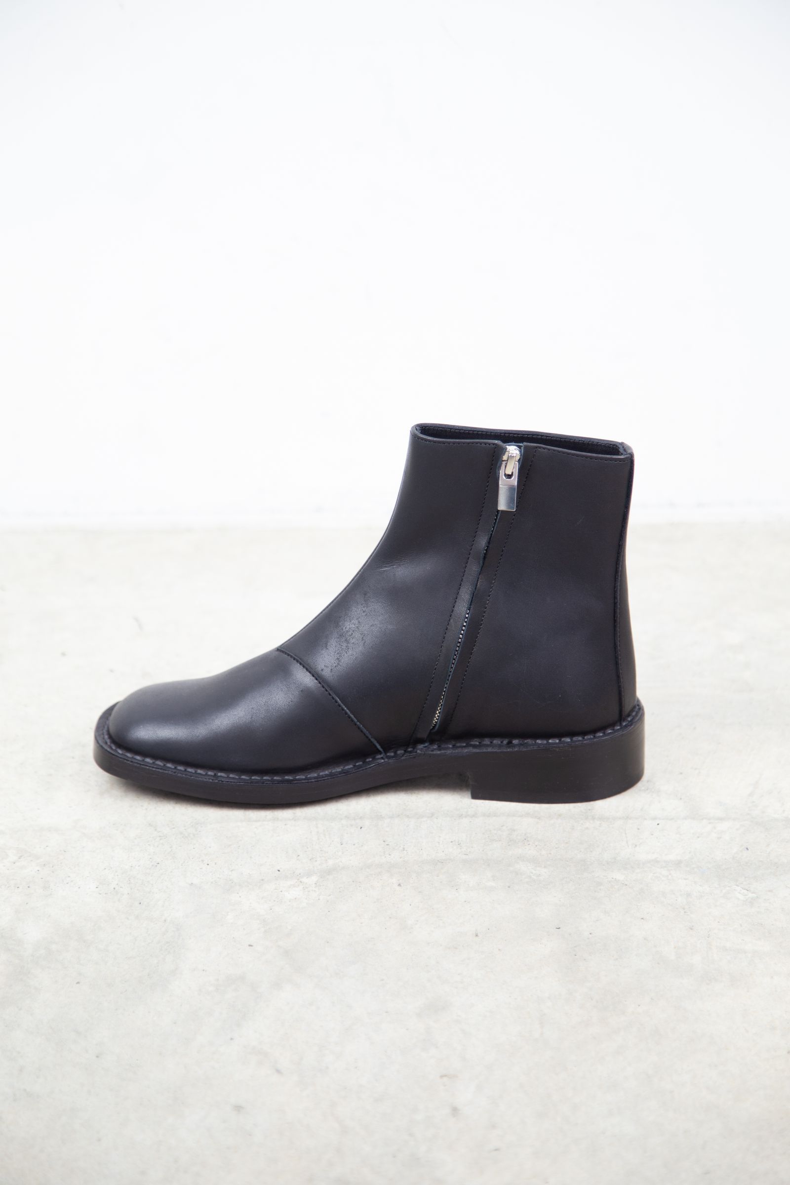 ATTACHMENT - COW LEATHER SIDE ZIP BOOTS / ブラック | Tempt