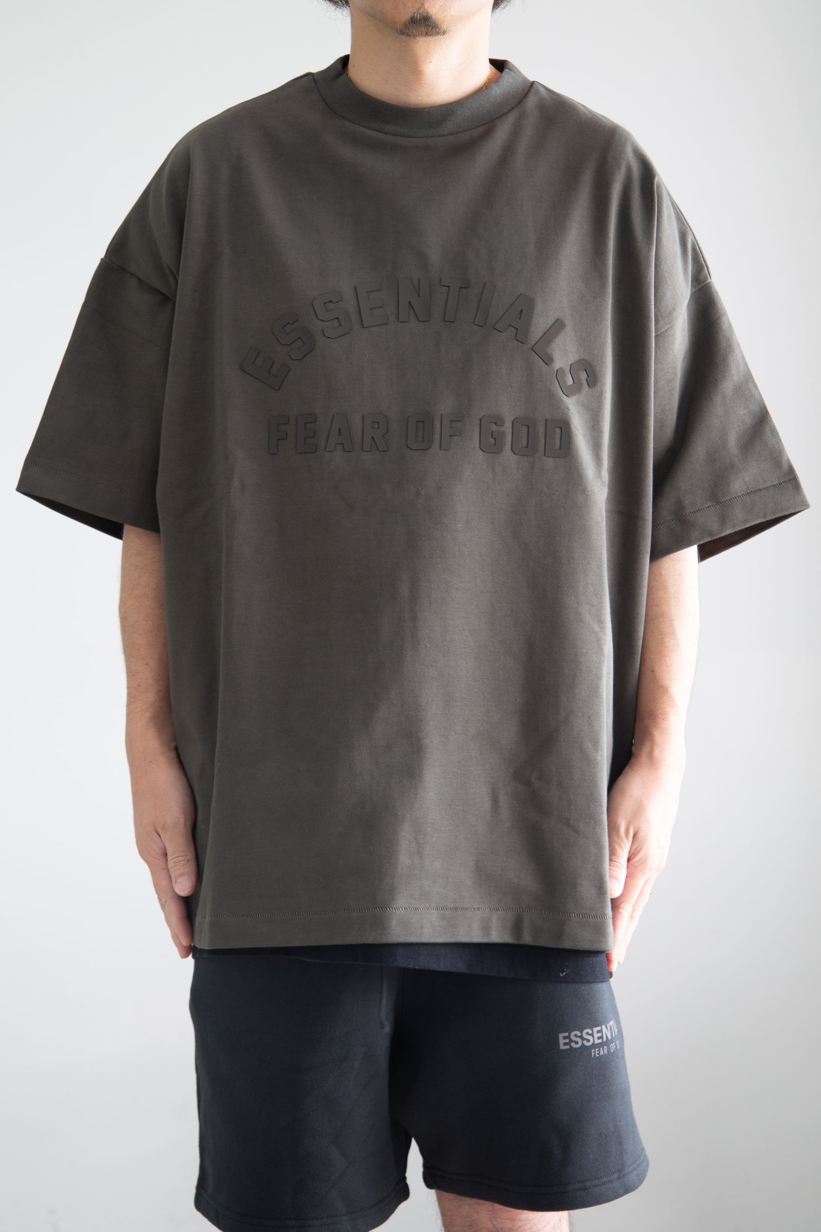 FOG ESSENTIALS - 24SS FRONT LOGO SS TEE / ブラック | Tempt