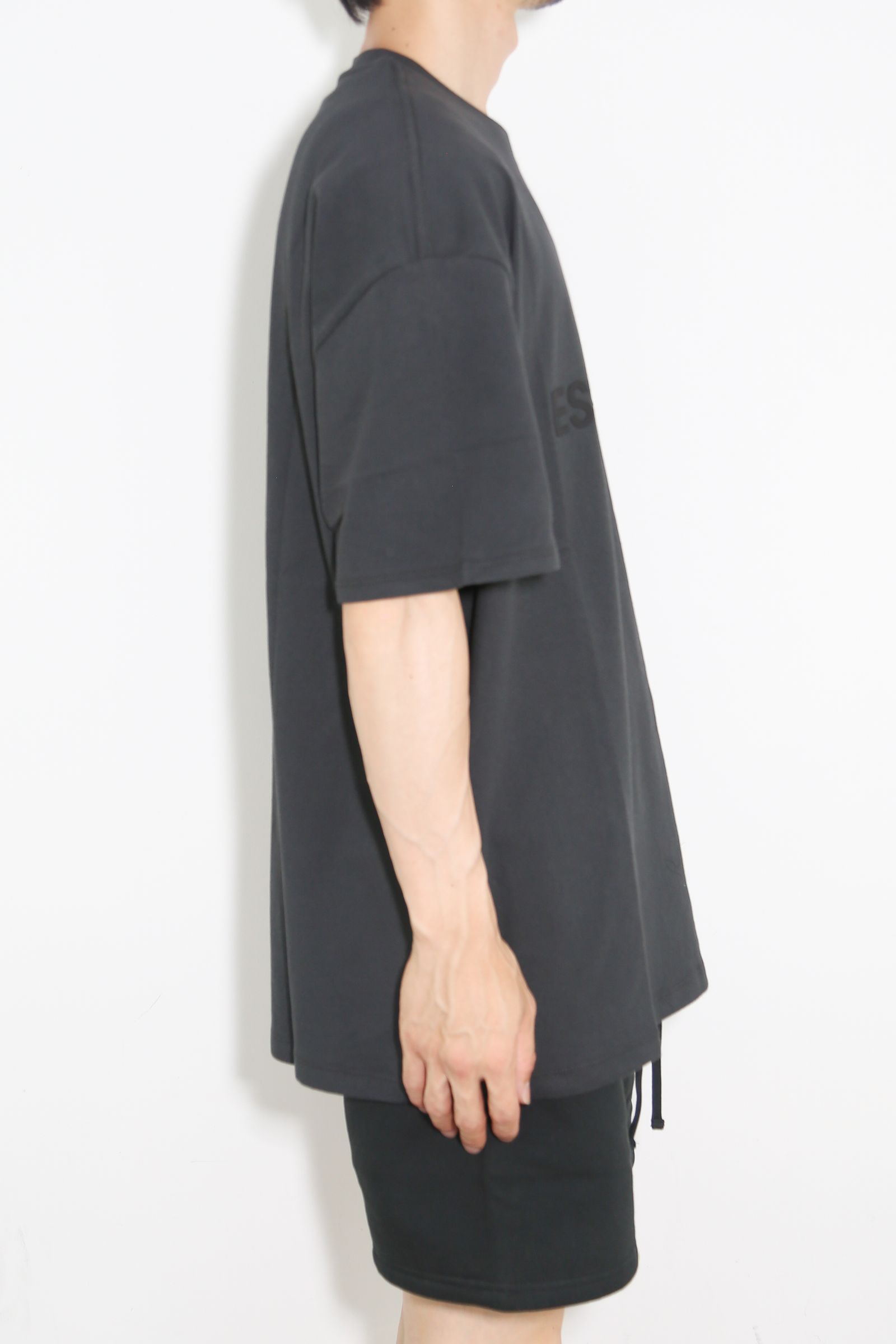 FRONT LOGO S/S TEE / ブラック