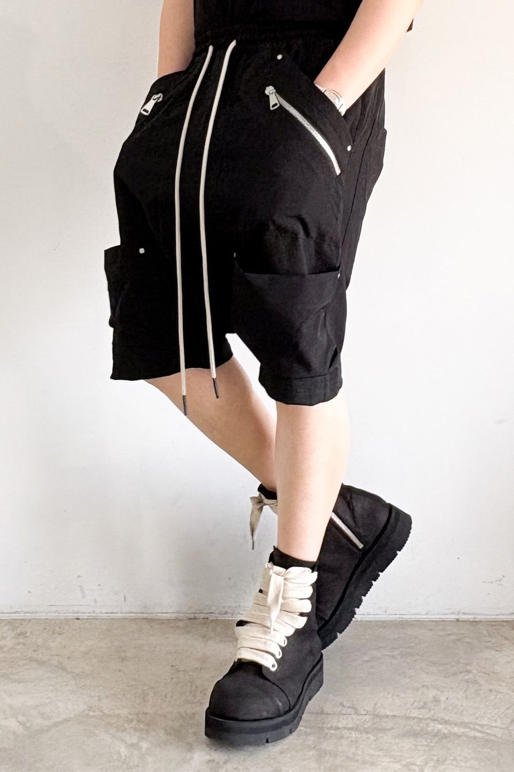 CARGO SHORTS / ブラック