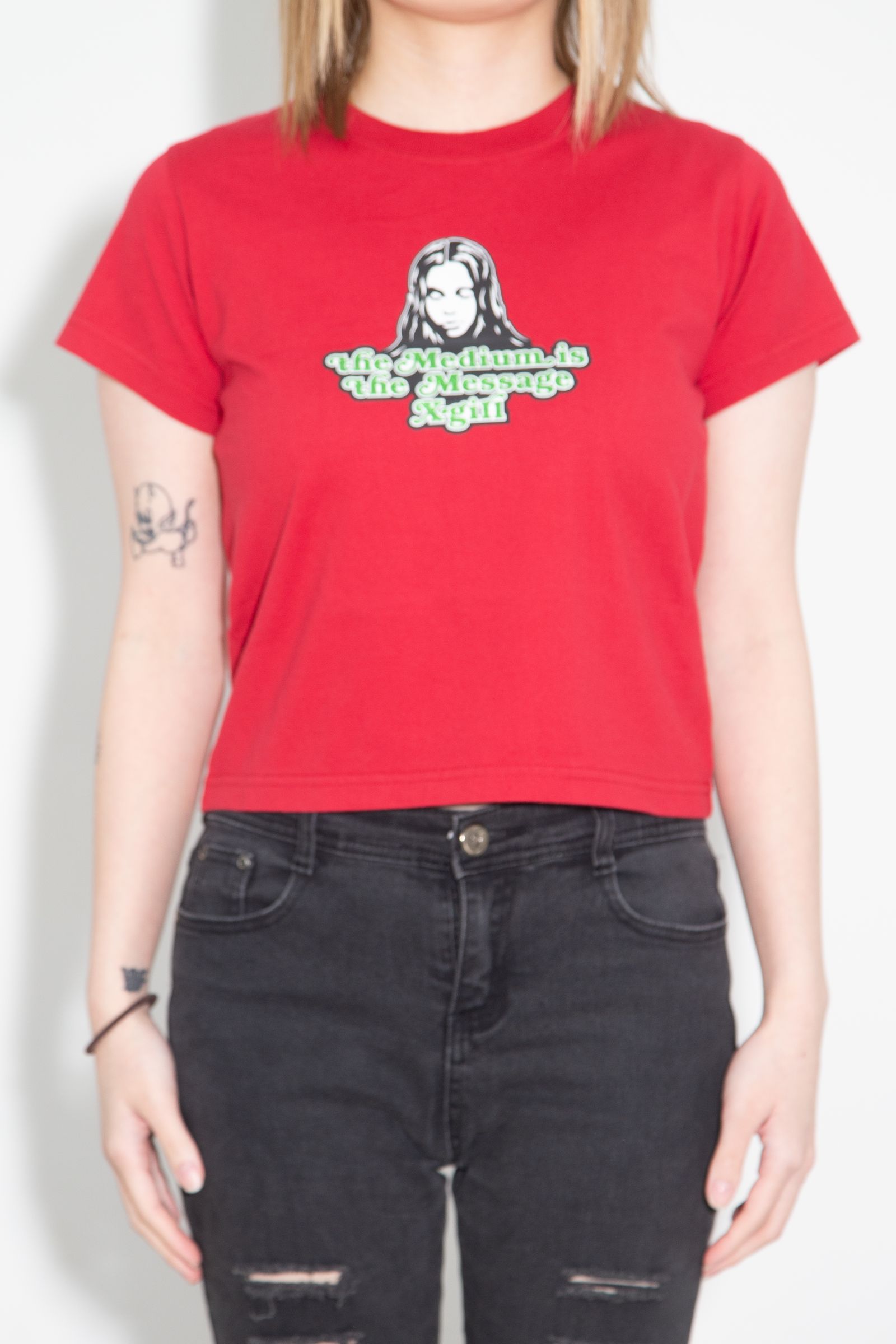 ［ラスト1点 サイズM］GLITTER LOGO AND FACE S/S BABY TEE / レッド