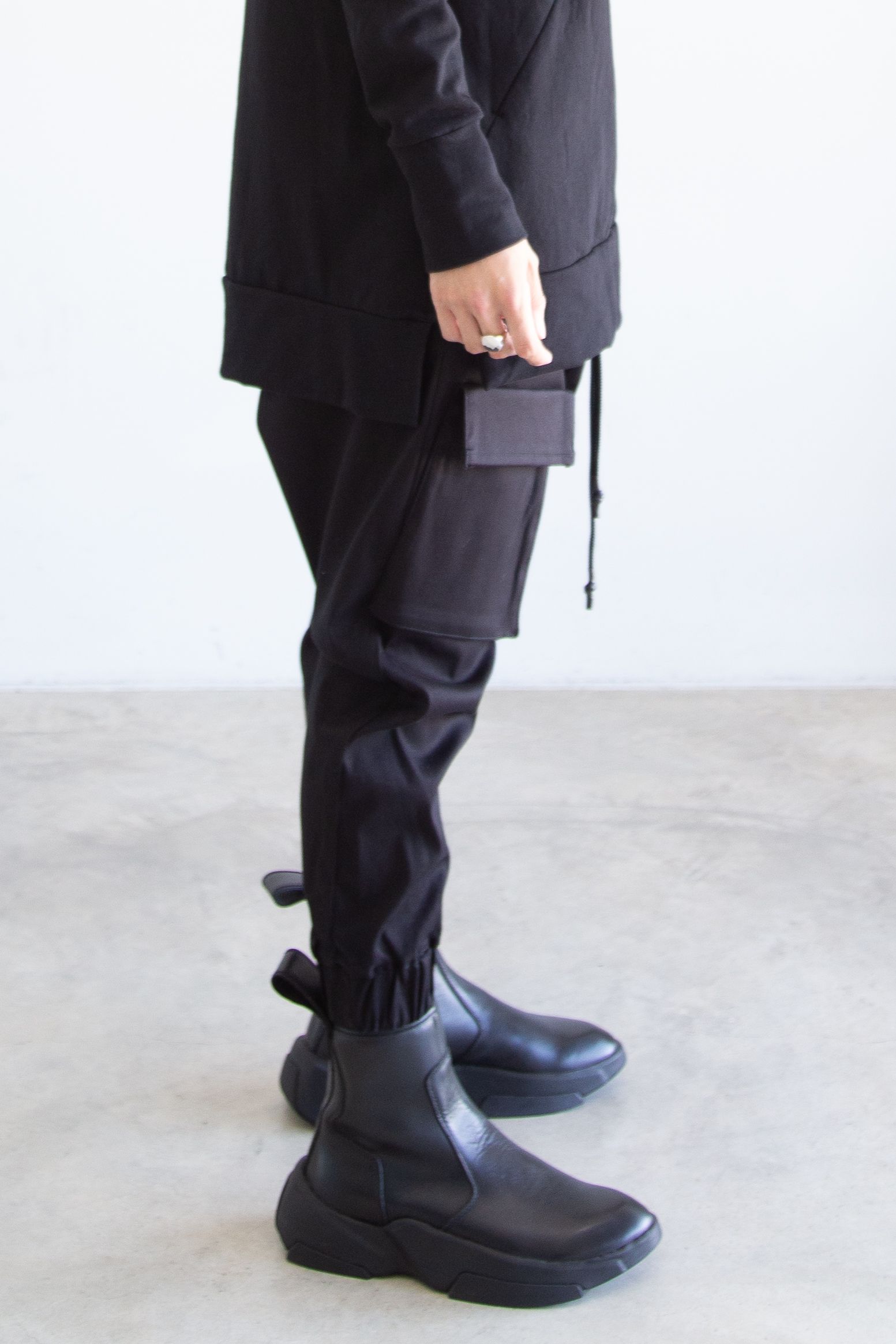 CROSS CARGO PANTS / ブラック