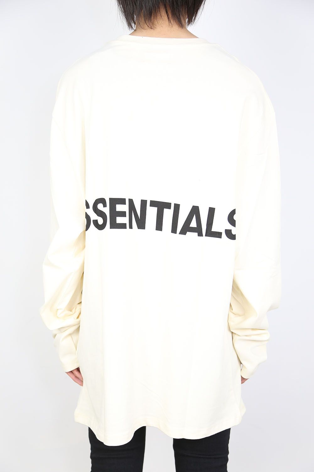 FOG Essentials エフオージー エッセンシャルズ UAE限定 ワッペンロゴ オーバーサイズ半袖Tシャツ ベージュ775センチ身幅