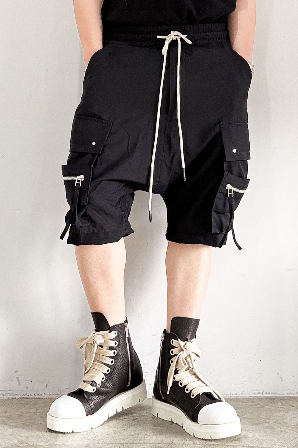 CARGO SHORTS / ブラック