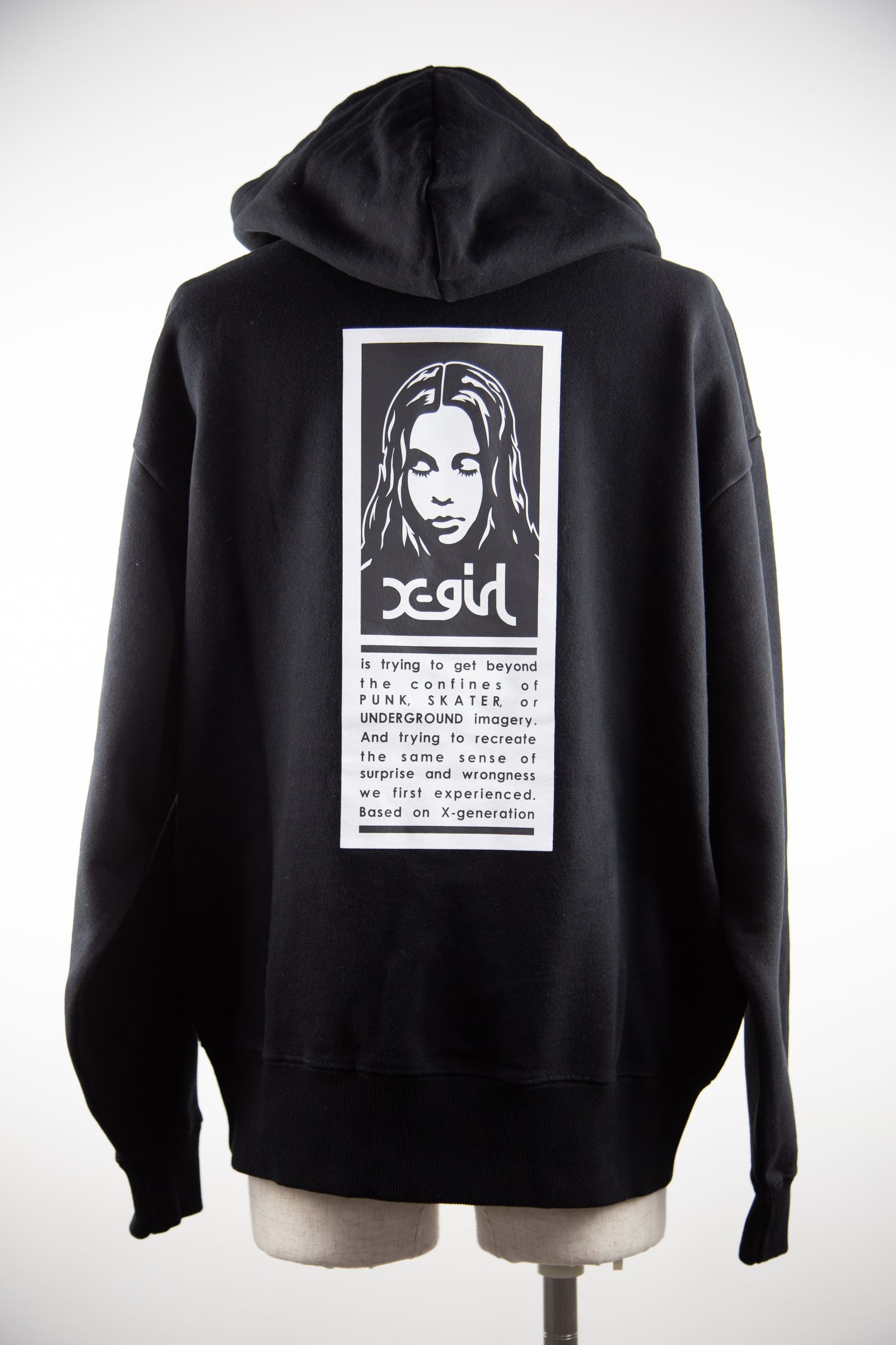 X-girl - WORDS FACE SWEAT HOODIE / ブラック | Tempt